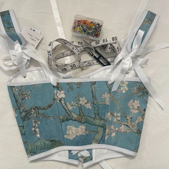 Fashionable Corsets - Picture 8 of 11